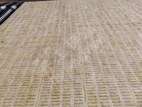 巖棉保溫板有哪些特點(diǎn)，抗壓能力如何？