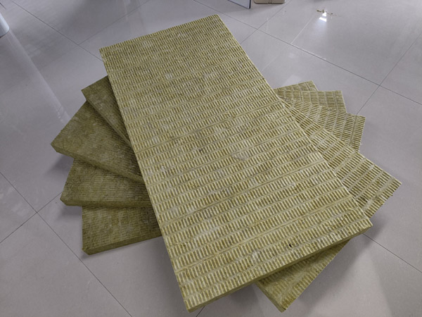 巖棉板防雨嗎？